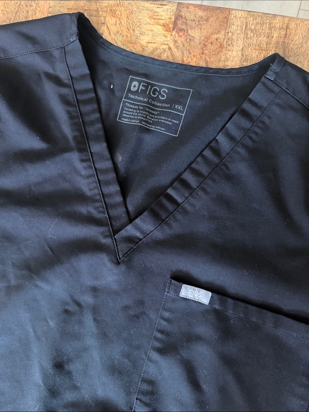 Figs Black V-Neck Scrub Top and Drawstring Pants - Picture 3 of 10